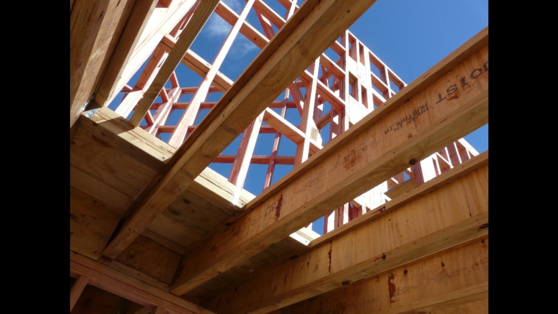 Straight Uniform and Dimensionally Stable