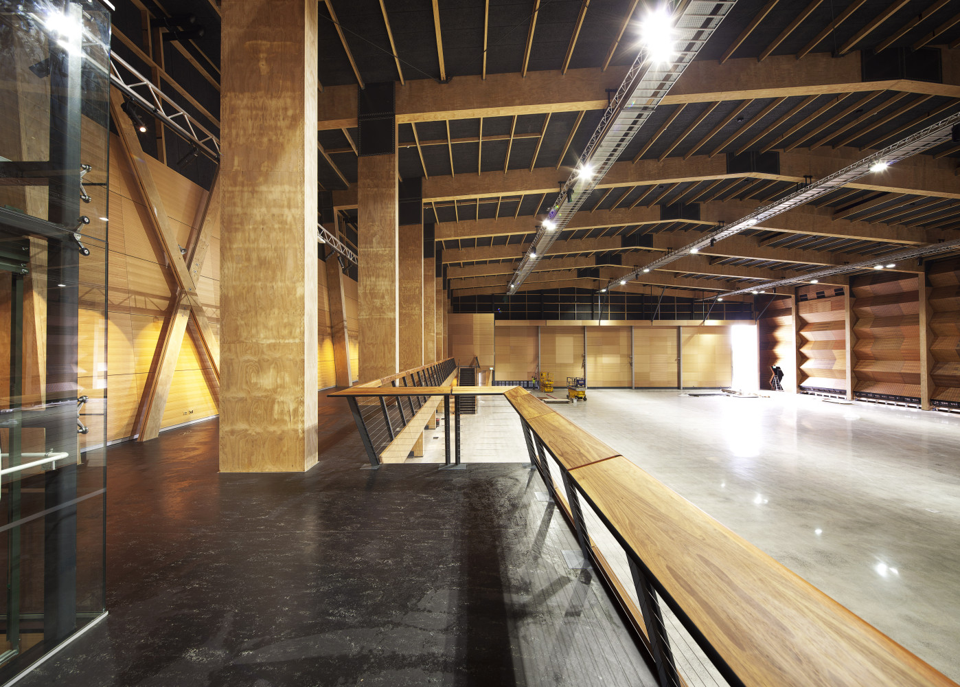 6585 9019 Motat 010611